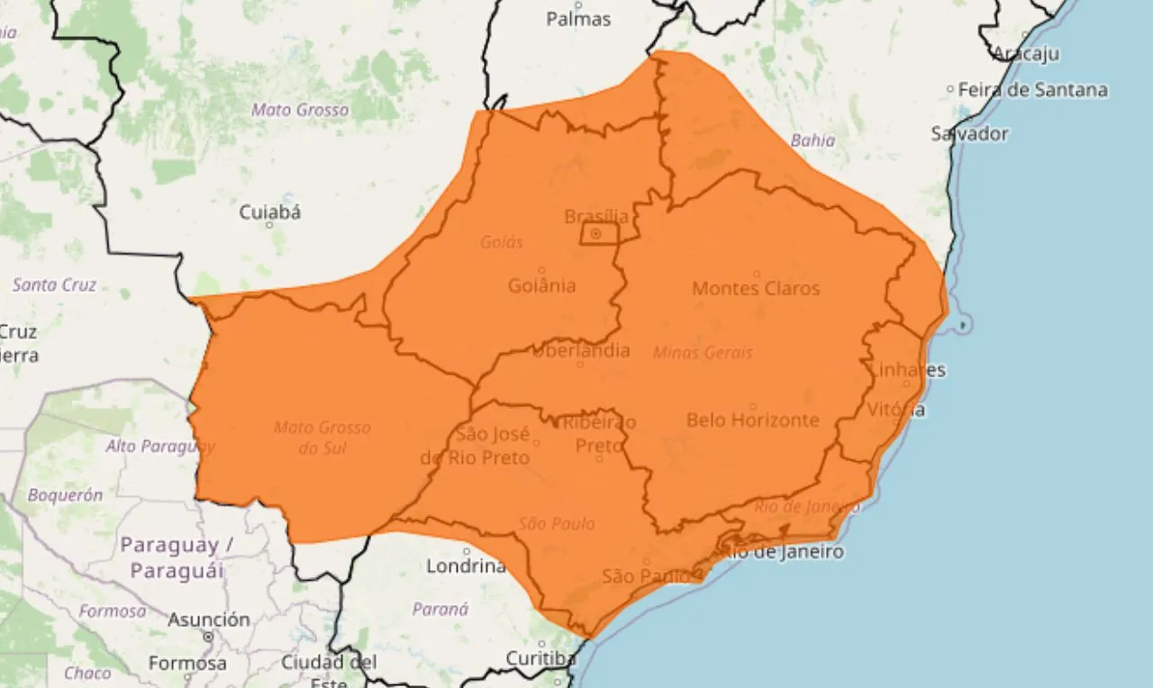o mapa mostra as áreas em alerta laranja para tempestade e chuva intensa
